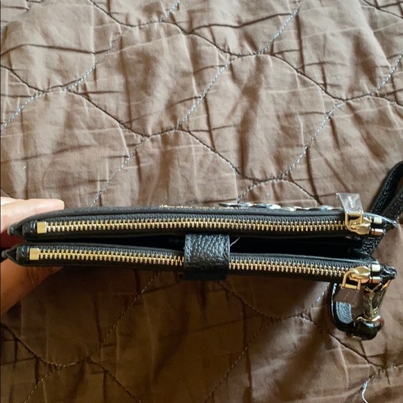 Michael Kors Multi Function Wallet/Cell Phone Case - Picture 5 of 5